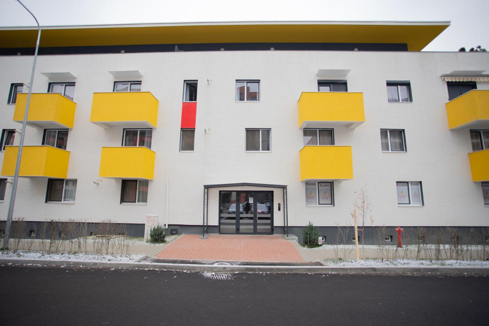 Blue 1 * Brașov